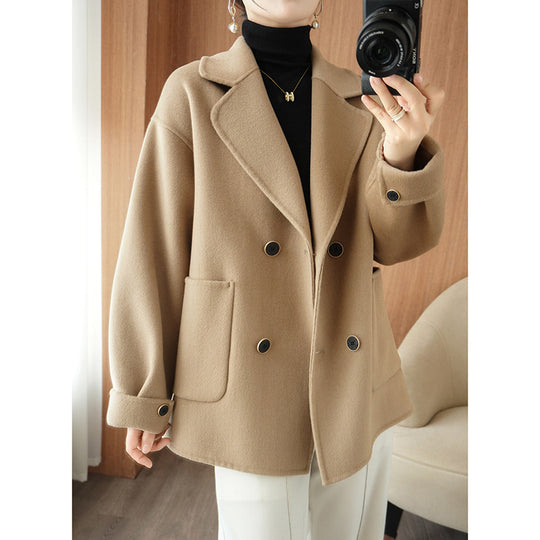 Damen Kurzer doppeltreihiger Wollmix-Mantel mit Reverskragen und kastiger Oversize‑Silhouette Nord Taschen