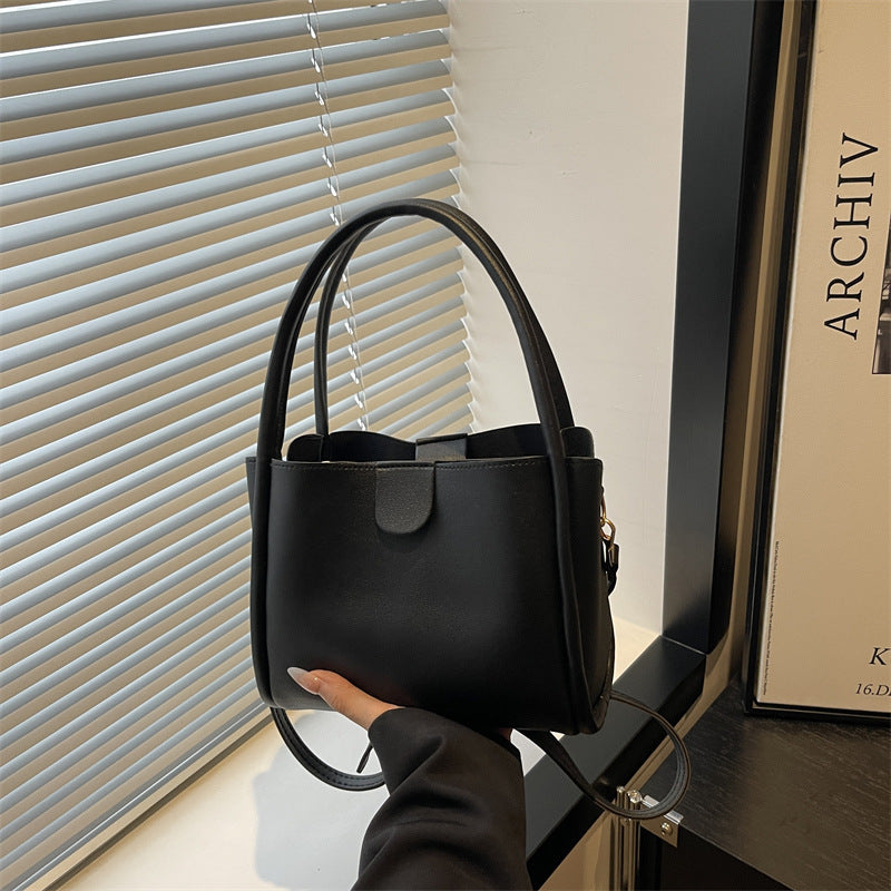 Damen elegante Mini-Handtasche mit praktischem Klappverschluss Nord Taschen