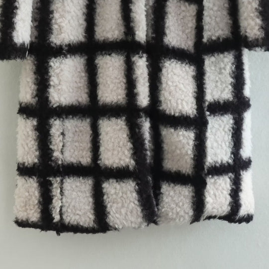 Damen Taillierter Teddy-Mantel mit Karomuster und Reverskragen Nord Taschen