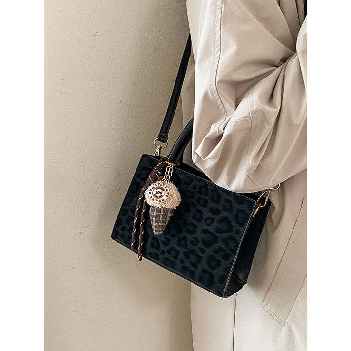 Damen Handtasche mit elegantem Leo-Muster Nord Taschen