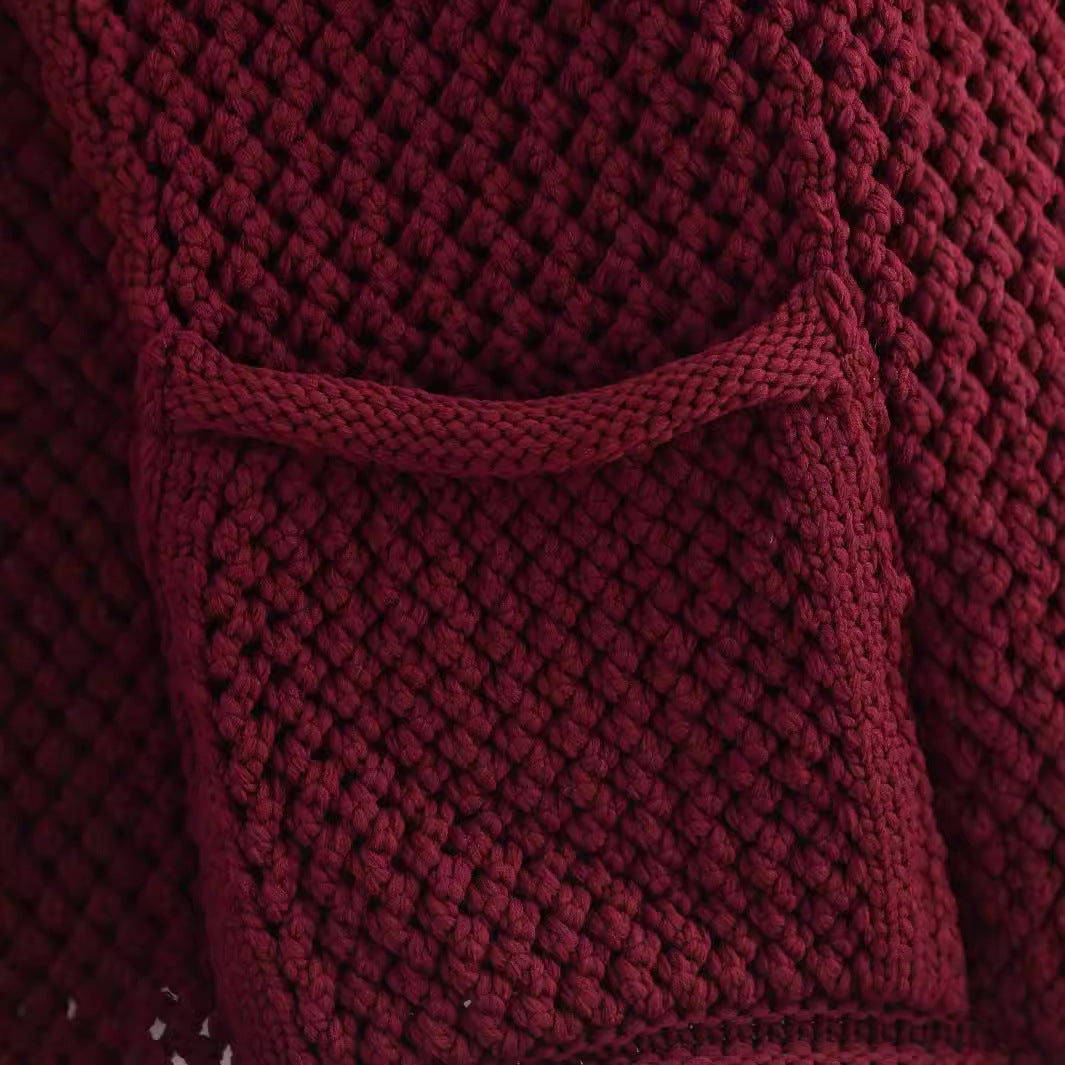 Damen Kurzgeschnittene strukturierte Strickjacke mit goldfarbenen Zierknöpfen und aufgesetzten Taschen Nord Taschen