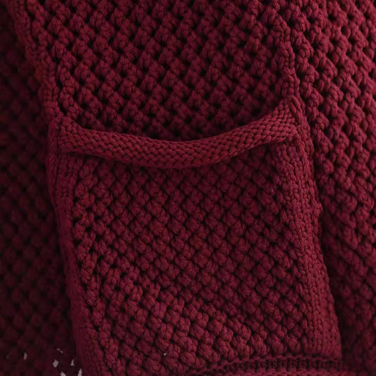 Damen Kurzgeschnittene strukturierte Strickjacke mit goldfarbenen Zierknöpfen und aufgesetzten Taschen Nord Taschen