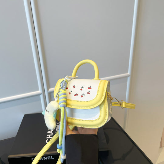 Damen Mini-Handtasche mit fröhlichem Kirschdesign und charmanten Anhängern Nord Taschen