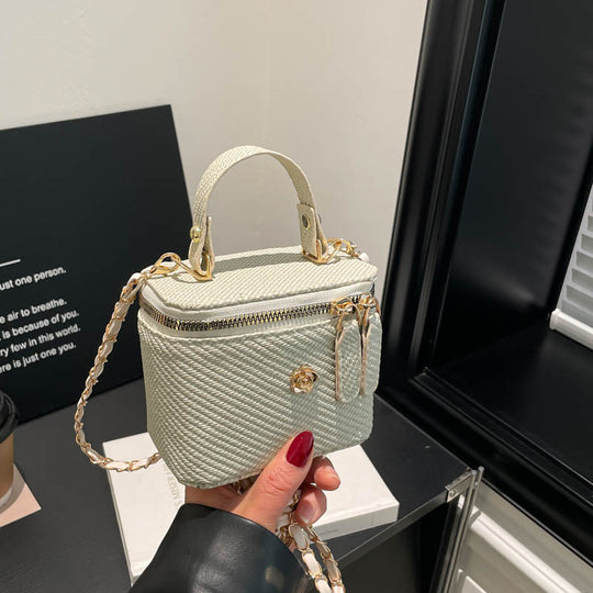 Damen charmante Handtasche im strukturierten Design mit hochwertigem Kettenriemen Nord Taschen
