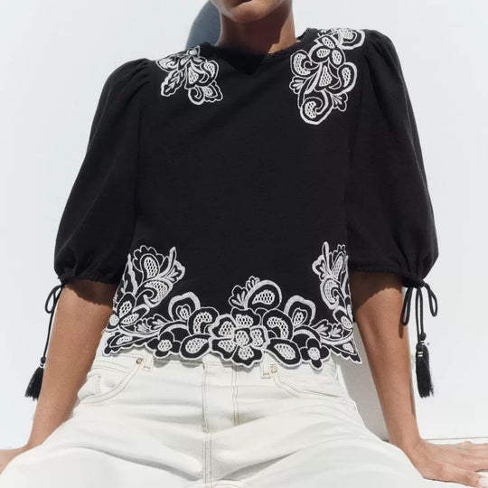 Damen bestickte Bluse mit Trompetenärmeln, Quasten und floraler Spitzenbordüre Nord Taschen