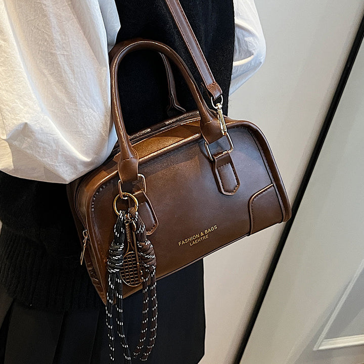 Damen Handtasche mit eleganten Akzenten und praktischem Tragegriff Nord Taschen