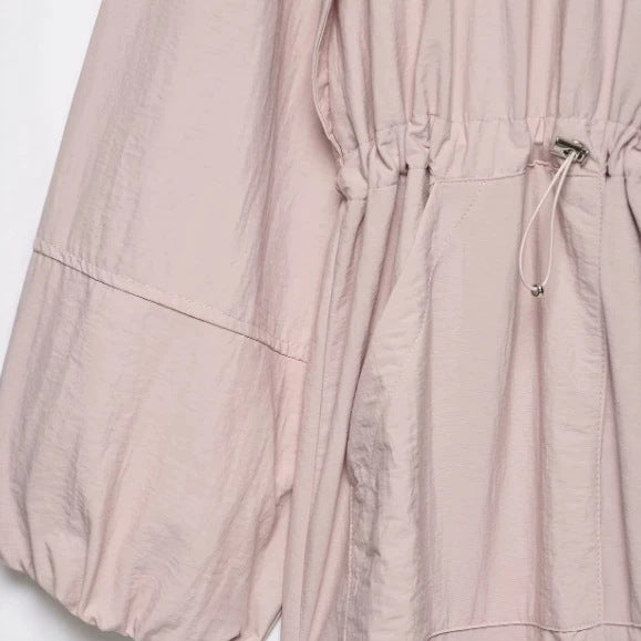Damen Leichte Oversize‑Utilityjacke mit Tunnelzug‑Taillierung, Stehkragen und Ballonärmeln Nord Taschen