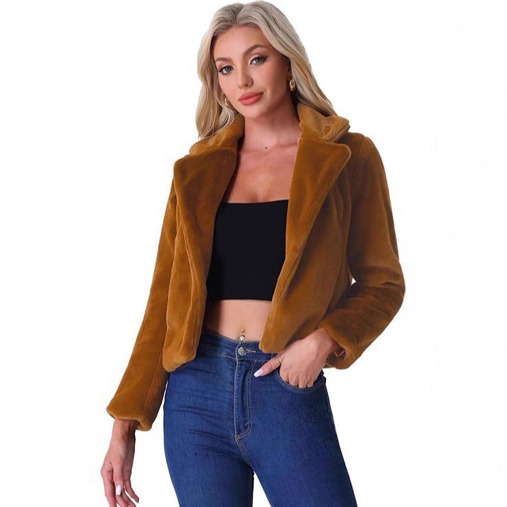 Damen Kurzblouson aus samtigem Faux‑Fur mit fallendem Revers und figurfreundlichem Cropped‑Schnitt Nord Taschen
