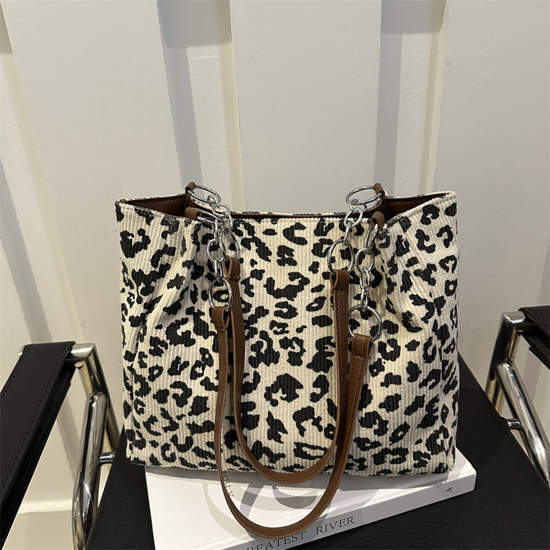 Damen Beuteltasche im modernen Leopardenmuster Nord Taschen