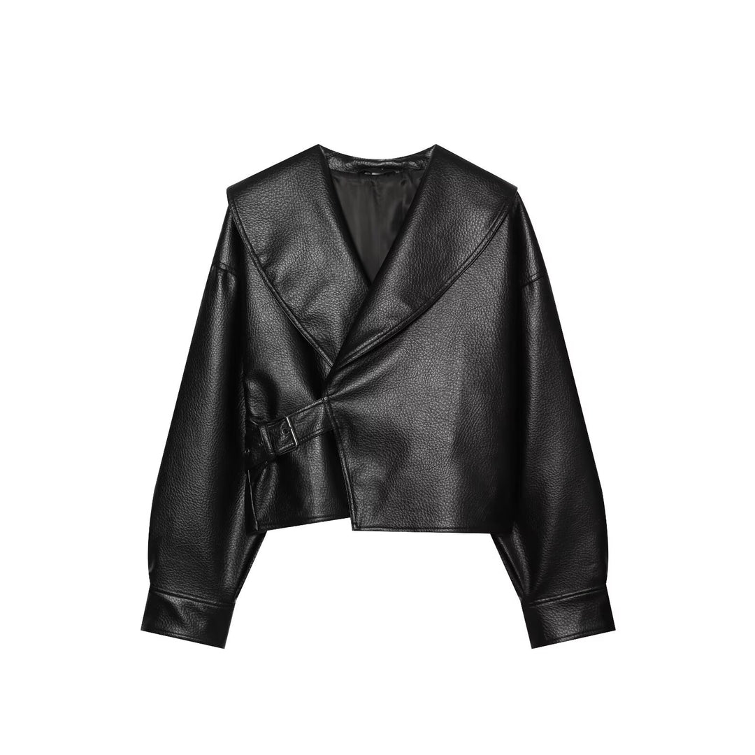 Damen Cropped Lederoptik-Jacke mit übergroßem Schalkragen und taillierendem Schnallenriemen Nord Taschen
