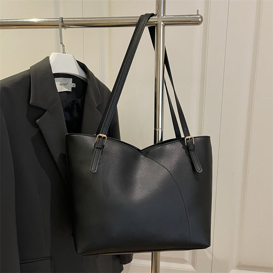 Damen elegante Handtasche mit asymmetrischem Design und robusten Trageriemen Nord Taschen