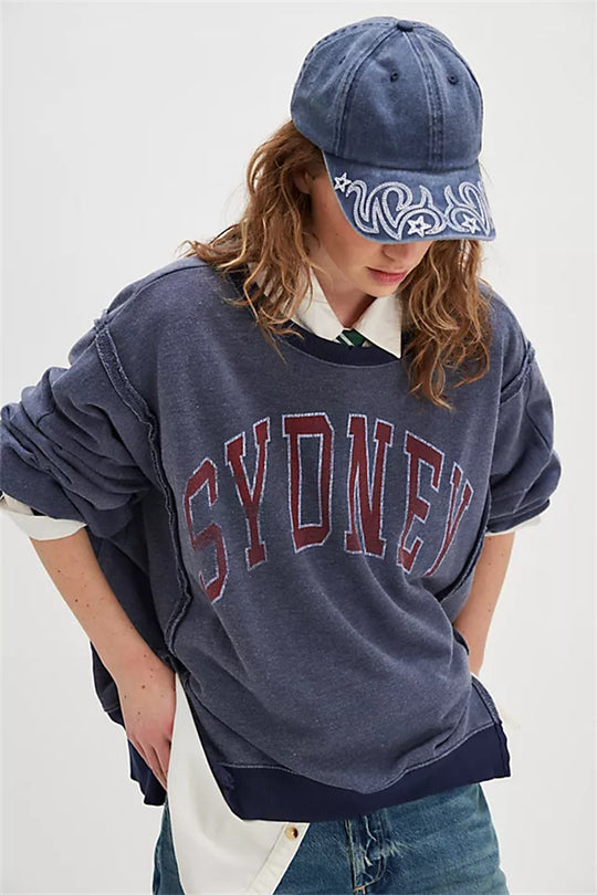 Damen oversized Sweatshirt mit Rüben-Print, ausgefransten Nahtakzenten und Daumenlochärmeln Nord Taschen
