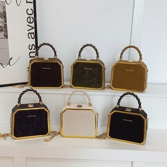 Damen elegante Handtasche im Faltendesign mit goldenen Akzenten Nord Taschen