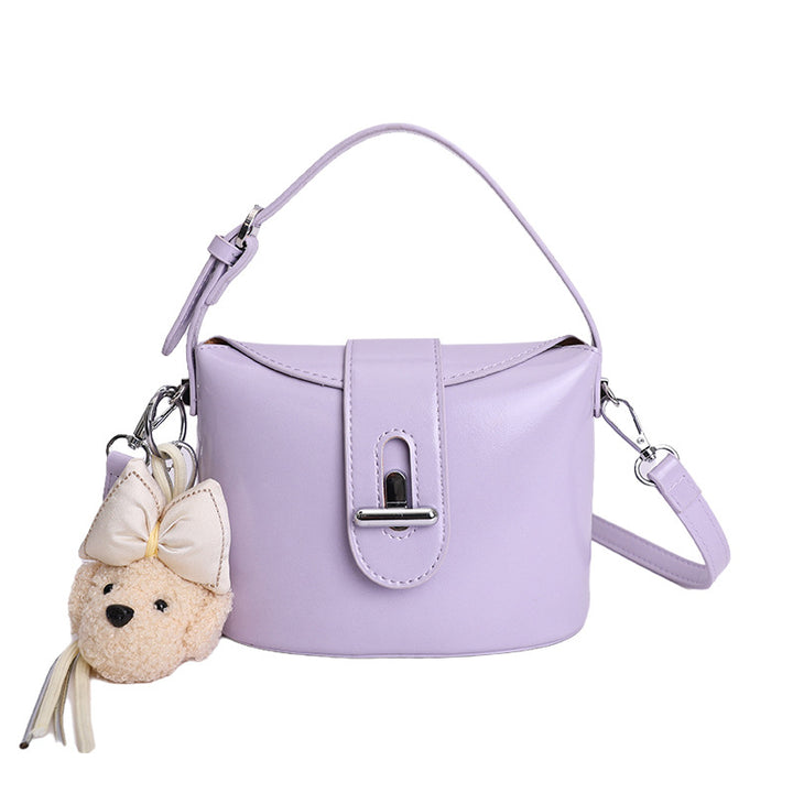 Damen Handtasche im modernen minimalistischen Design mit abnehmbarem Plüschanhänger Nord Taschen