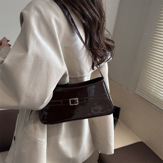 Damen Schultertasche mit elegantem Klappverschluss und mattem Kunstleder Nord Taschen