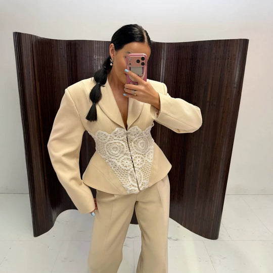 Damen Zweiteiliges Anzugset mit tailliertem Blazer, Spitzen‑Corsage und weiter Palazzohose Nord Taschen