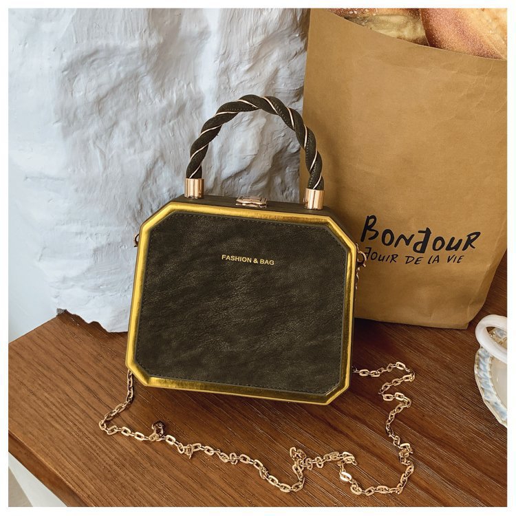 Damen elegante Handtasche im Faltendesign mit goldenen Akzenten Nord Taschen