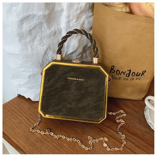 Damen elegante Handtasche im Faltendesign mit goldenen Akzenten Nord Taschen