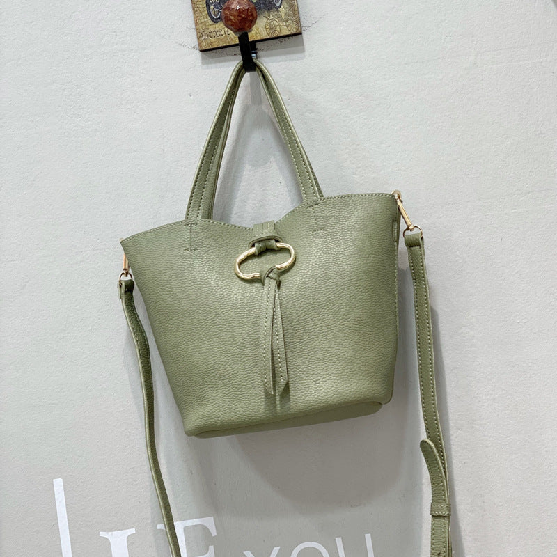 Damen Hobo-Tasche mit modernem Verschluss und praktischem Tragegurt Nord Taschen