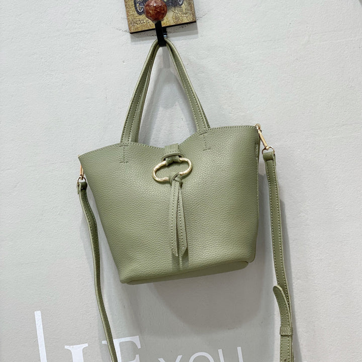 Damen Hobo-Tasche mit modernem Verschluss und praktischem Tragegurt Nord Taschen