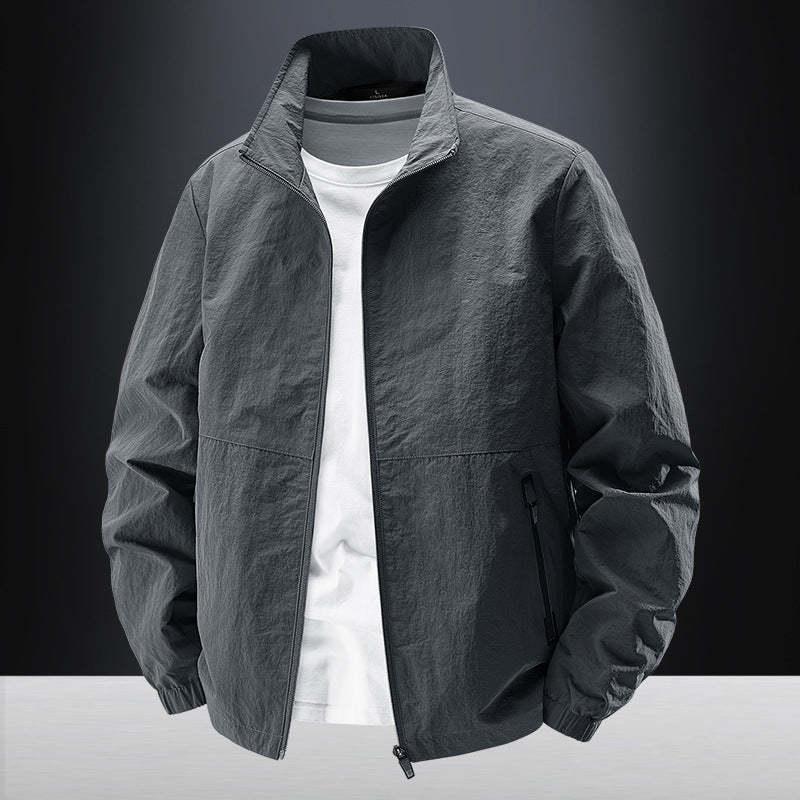 Herren Minimalistische Funktionsjacke mit Stehkragen, atmungsaktivem Meshfutter und wasserabweisenden Reißverschlüssen Nord Taschen
