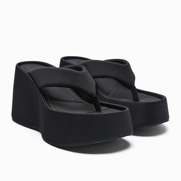 Damen Wedge-Sandalen mit komfortabler Zehensteg-Besonderheit und modernem Blockabsatz