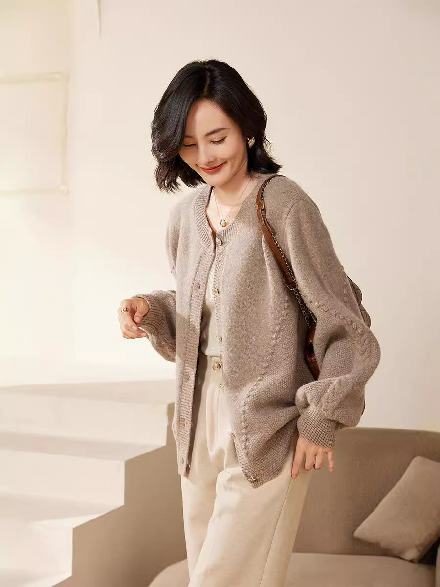 Damen Strickcardigan mit Strukturmuster, Ballonärmeln und Perlmuttknopfleiste Nord Taschen