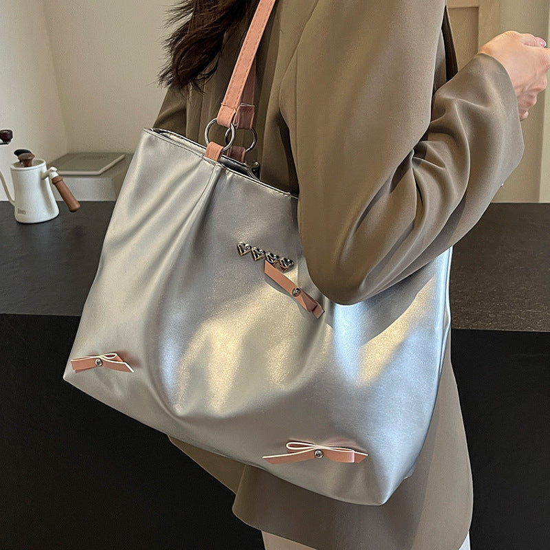 Damen Tragetasche mit eleganten Detail und hochwertigem Obermaterial Nord Taschen