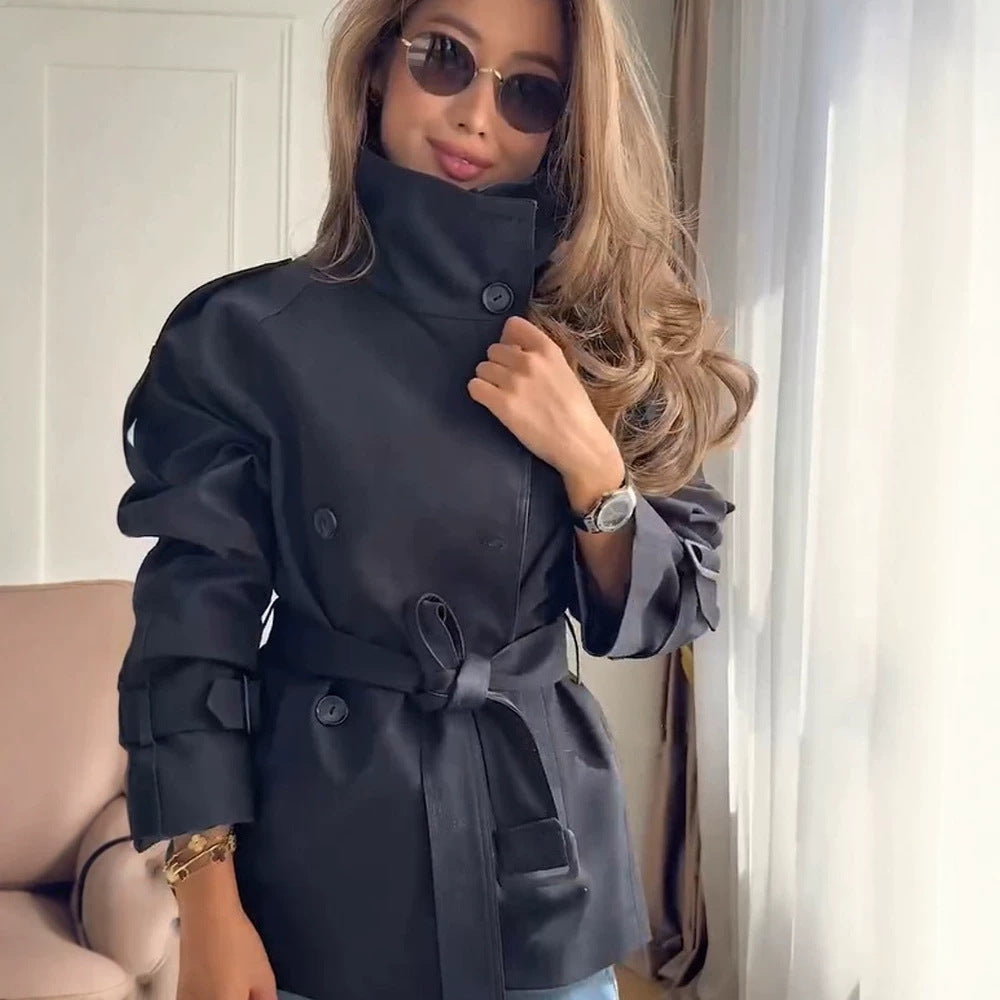 Damen Kurzer Boxy-Trenchcoat mit hohem Stehkragen, doppelreihiger Front & Taillengürtel Nord Taschen