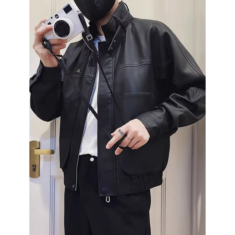Herren Biker-inspirierte Kunstleder-Bomberjacke mit Stehkragen und elastischem Saum Nord Taschen