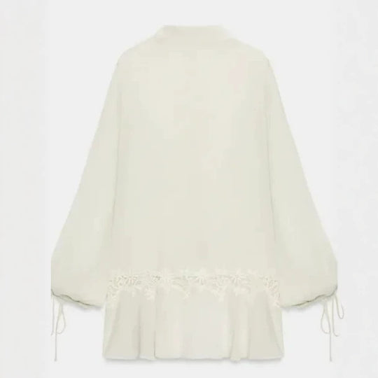 Damen Romantische Tunika‑Bluse mit Spitzenapplikation, Volantsaum und Ballonärmeln Nord Taschen