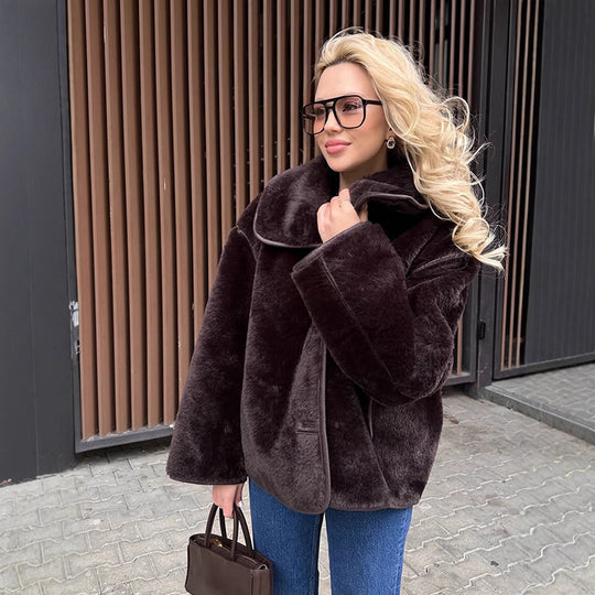 Damen Boxy-Fauxfur-Jacke mit voluminösem Schalkragen und kastiger Silhouette Nord Taschen