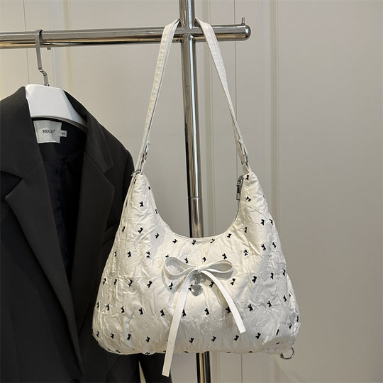 Damen modische Schultertasche mit schimmernder Oberfläche und dekorativen Details Nord Taschen