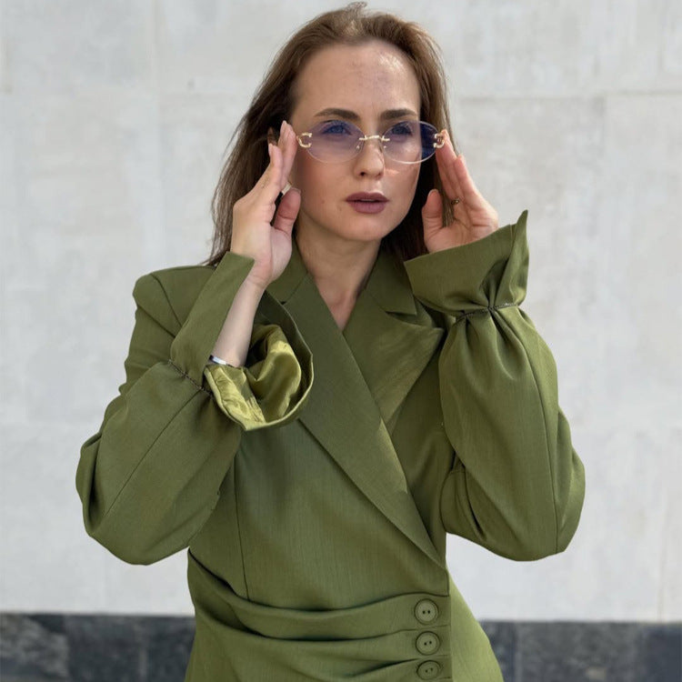Damen Tailliertes Blazer-Set mit asymmetrischem Knopfverschluss und relaxter Bundfaltenhose Nord Taschen