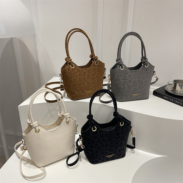 Damen Hobo-Handtasche mit elegantem Leopardenmuster und modischen Details Nord Taschen