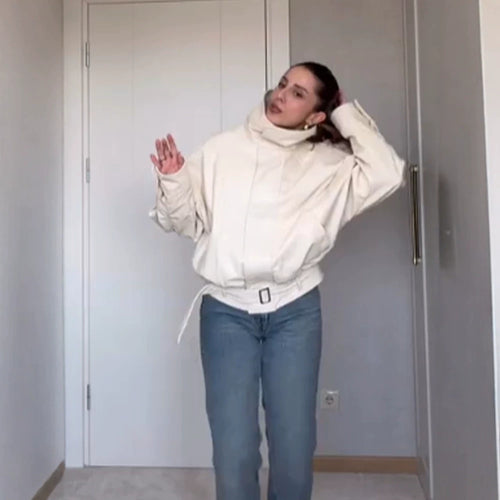 Damen Oversize Kurzjacke mit hohem Stehkragen, wattierter Silhouette und taillierbarem Gürtel Nord Taschen