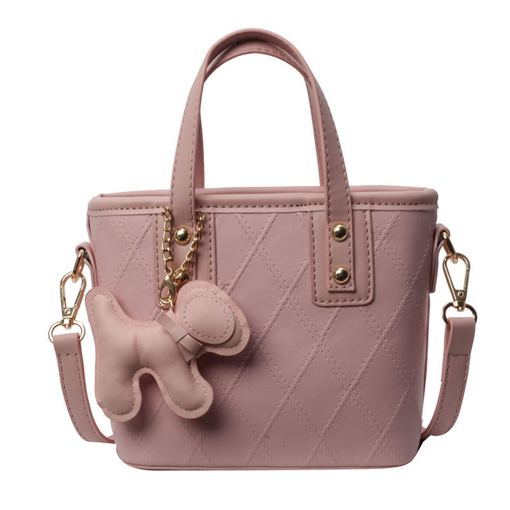 Damen Mini-Tasche mit gestepptem Design und abnehmbarem Anhänger | Nord Taschen