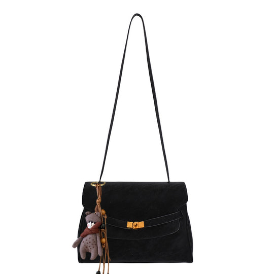 Damen Schultertasche mit edlem Verschluss und charmantem Anhänger Nord Taschen