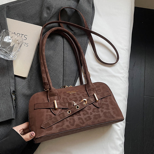 Damen Umhängetasche aus weichem Kunstleder mit kreativen Dekorelementen Nord Taschen