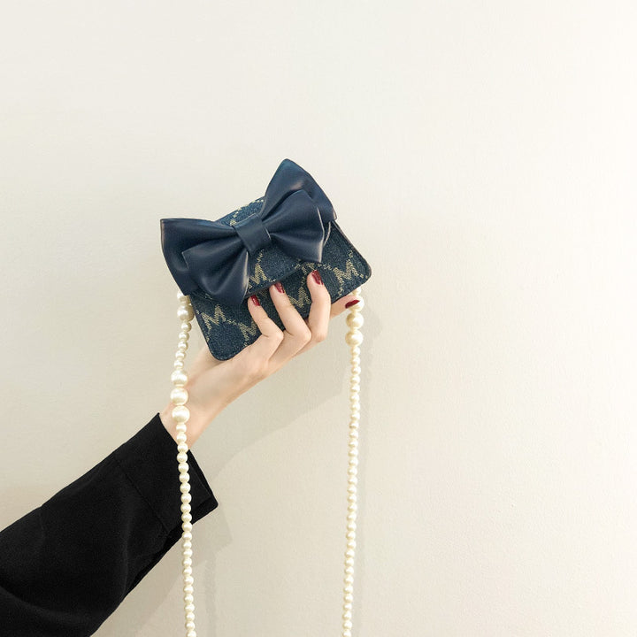 Damen Clutch mit verspieltem Schleifen-Design und edlen Perlenakzenten Nord Taschen