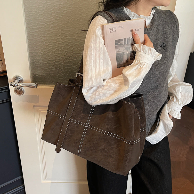 Damen elegante Schultertasche aus weichem Wildleder mit praktischen Innenfächern Nord Taschen