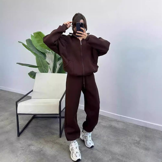 Damen Oversize Fleece-Set mit Reißverschlussjacke und weiten Jogginghosen Nord Taschen