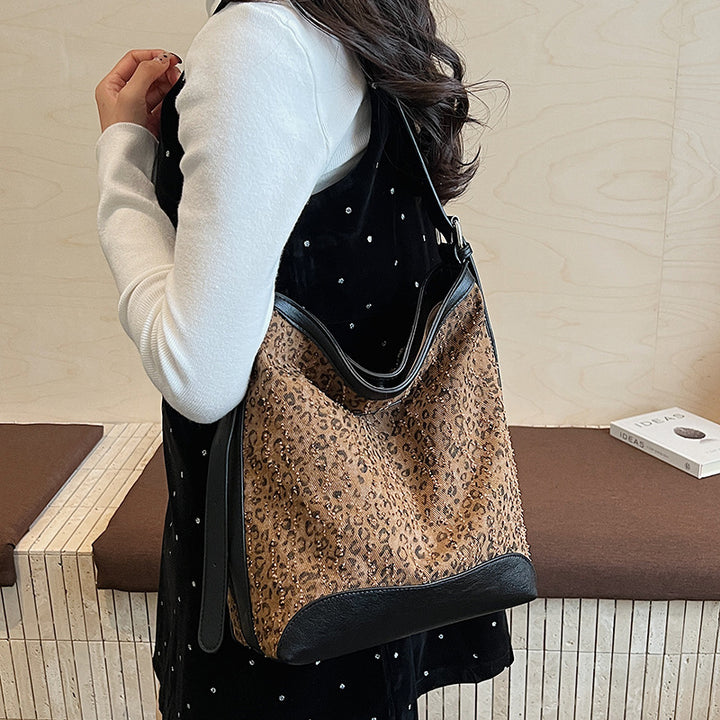 Damen Umhängetasche aus hochwertigem Wildleder mit elegantem Leopardenmuster Nord Taschen