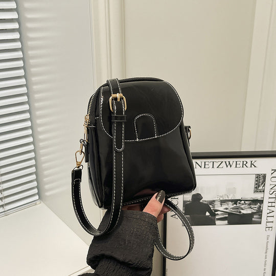 Damen edle Umhängetasche mit elegantem Klappverschluss und verstellbarem Riemen Nord Taschen