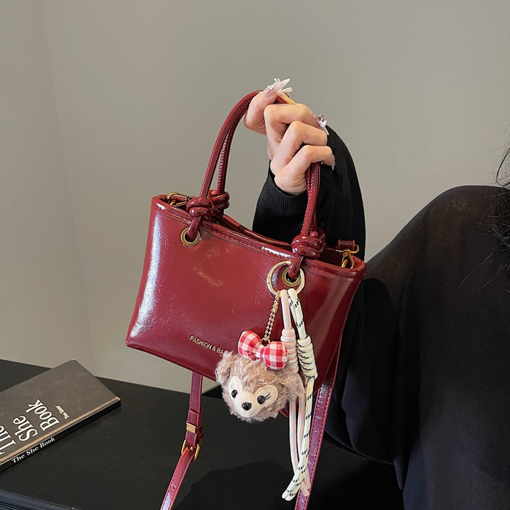 Damen Modische Handtasche mit verspieltem Tieranhänger Nord Taschen