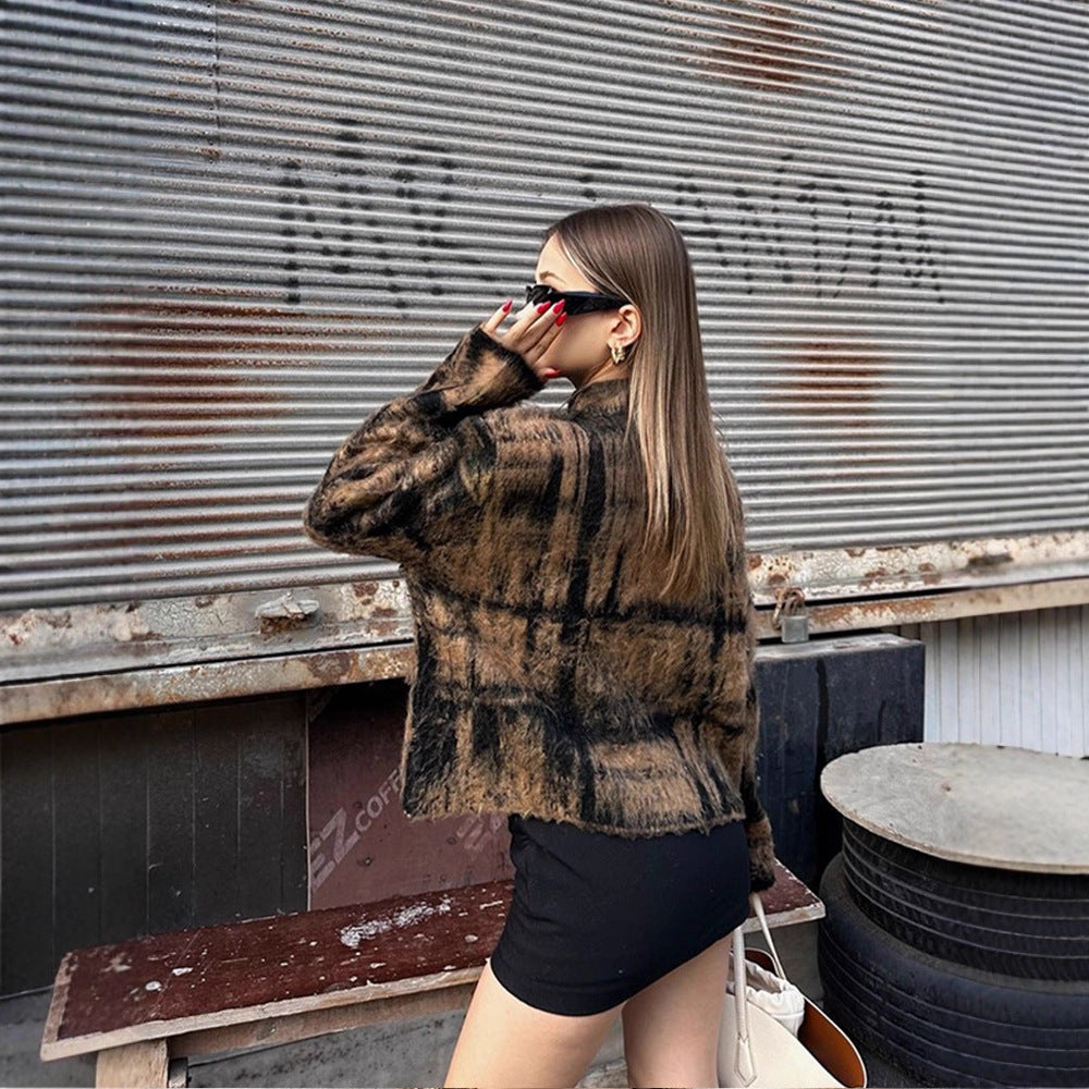 Damen Flauschiger Pullover im Vintage-Karo mit hohem Kragen und ausgefranstem Saum Nord Taschen