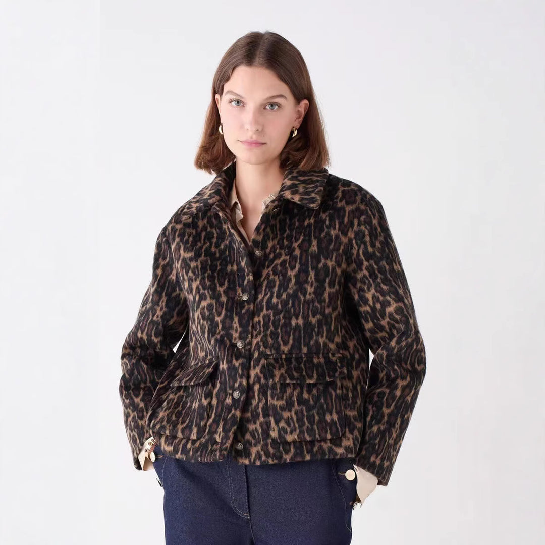Damen Boxy‑Kurzjacke mit Leopardenmuster, Hemdkragen und aufgesetzten Pattentaschen Nord Taschen