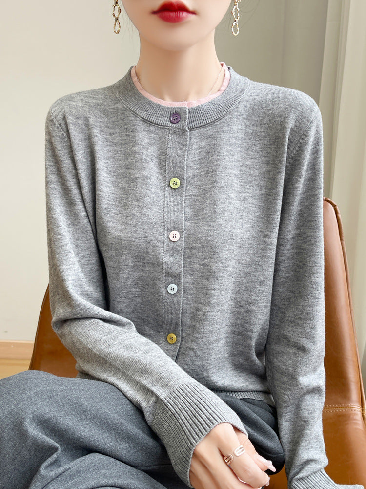 Damen Leichter Feinstrick-Cardigan mit Rundhalsausschnitt und bunten Knöpfen Nord Taschen