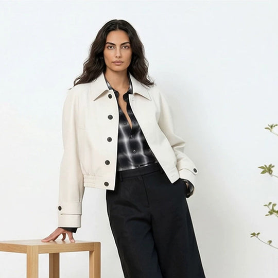 Damen Kurzer Boxy-Blouson mit elastischem Saum und markanten Knopfdetails Nord Taschen
