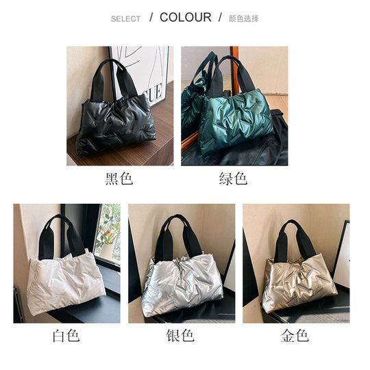 Damen trendy Sporttasche mit strukturiertem Design und robusten Tragegriffen Nord Taschen